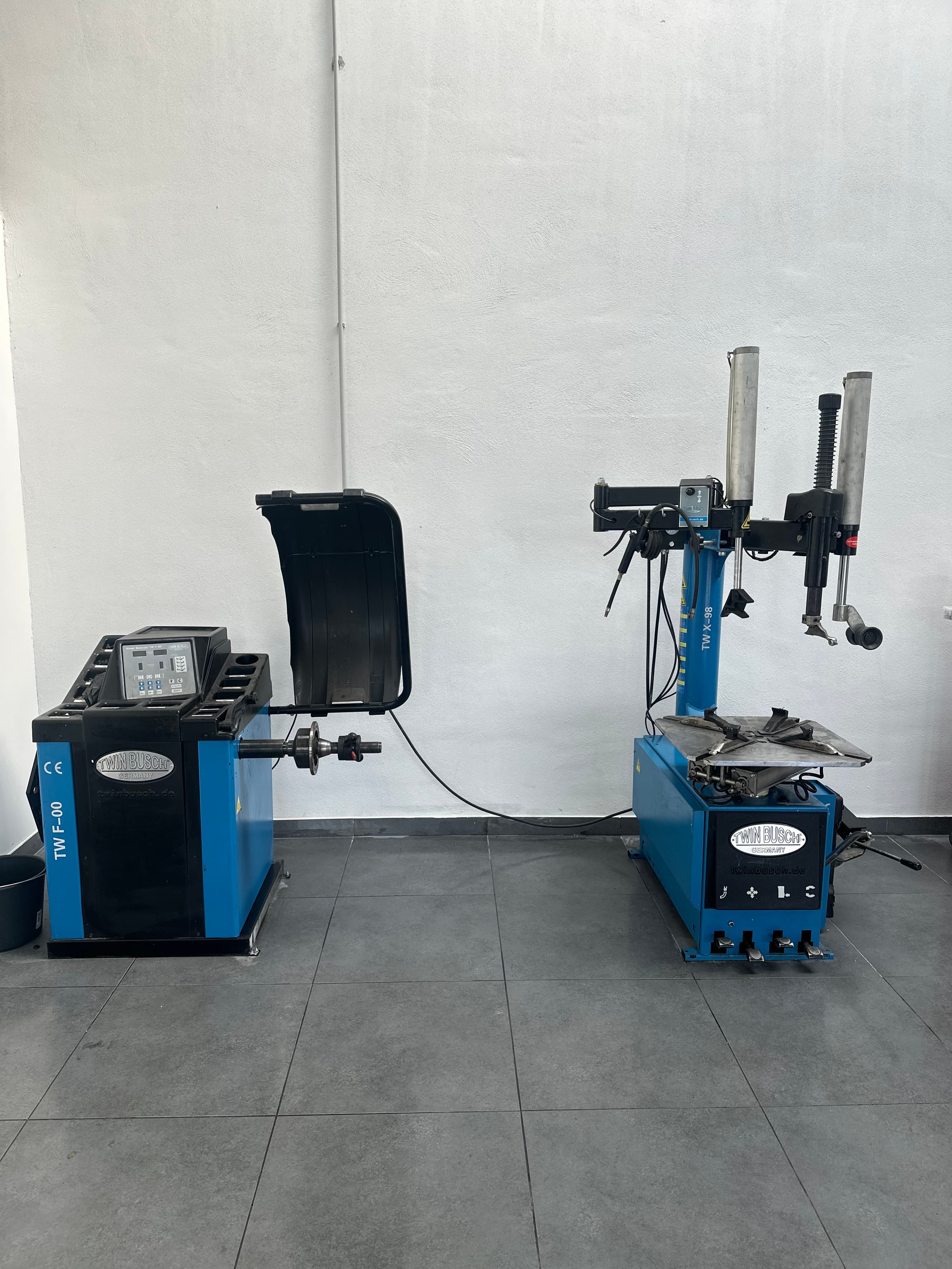 Reifenmontage & Wuchtstation